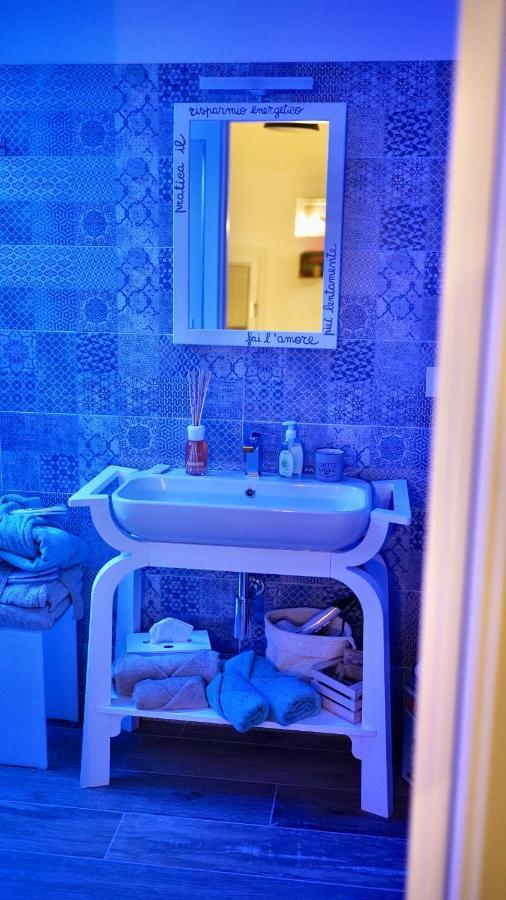 Bed Art Relaxing Suite - Appartamento Con Sauna Happiness Suite Gallery Сан-Бенедетто-дель-Тронто Экстерьер фото