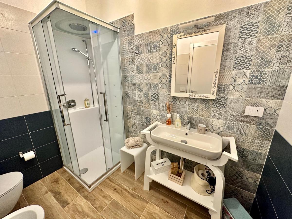 Bed Art Relaxing Suite - Appartamento Con Sauna Happiness Suite Gallery Сан-Бенедетто-дель-Тронто Экстерьер фото